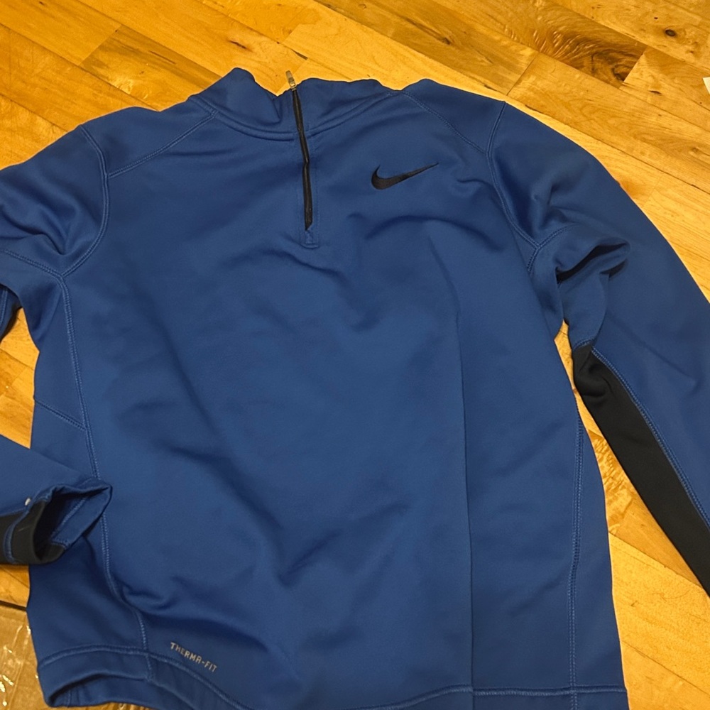 Men’s size large Thermo fit Nike blue sweatshirt with zipper